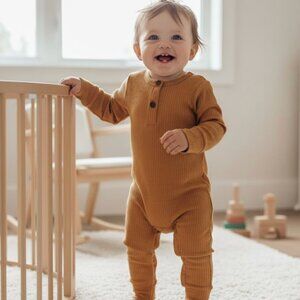 Baby onesie snap bottom